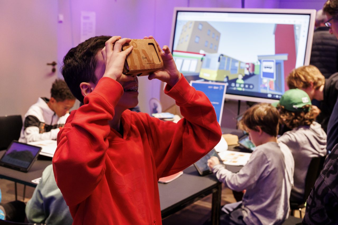 VR Welten beim "Let's Code Again!" Mitmach-Festival im Rahmen der Berlin Code Week im Saal 2