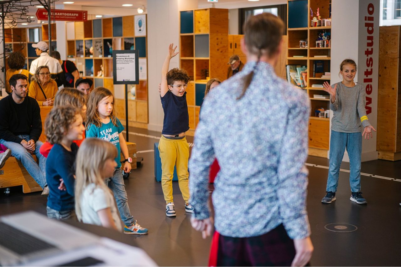 Group of children in the WELTSTUDIO